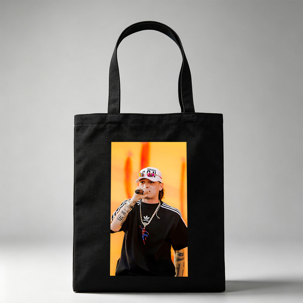 Machine Gun Kelly Performing on Stage Wearing a DSQUARED2 Cap and Spider-Man Pendant Necklace - Canvas tote bags