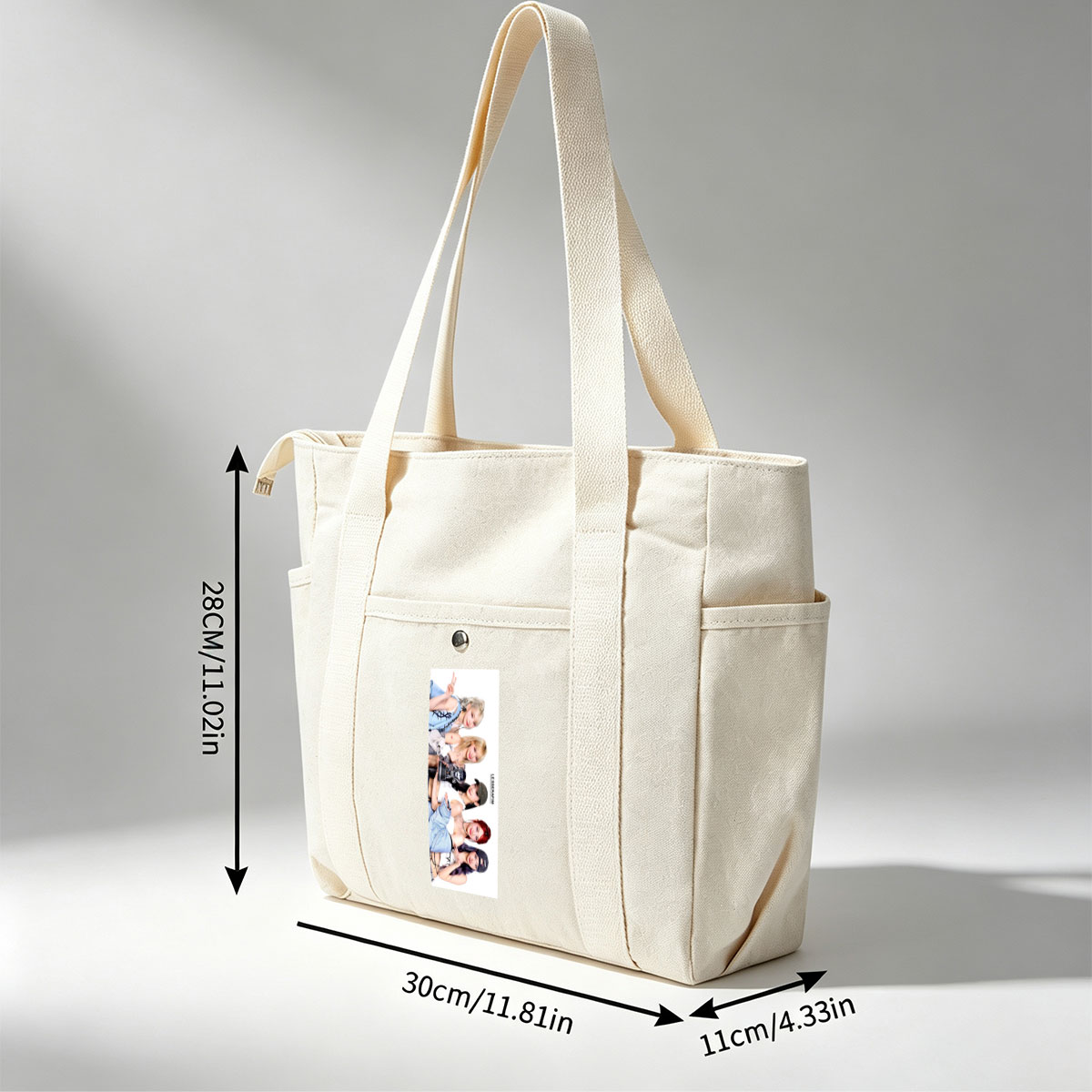 LE SSERAFIM Group Photo - Five Members Posing in Stylish Outfits with Dynamic Expressions and Accessories - Multi-pocket bags