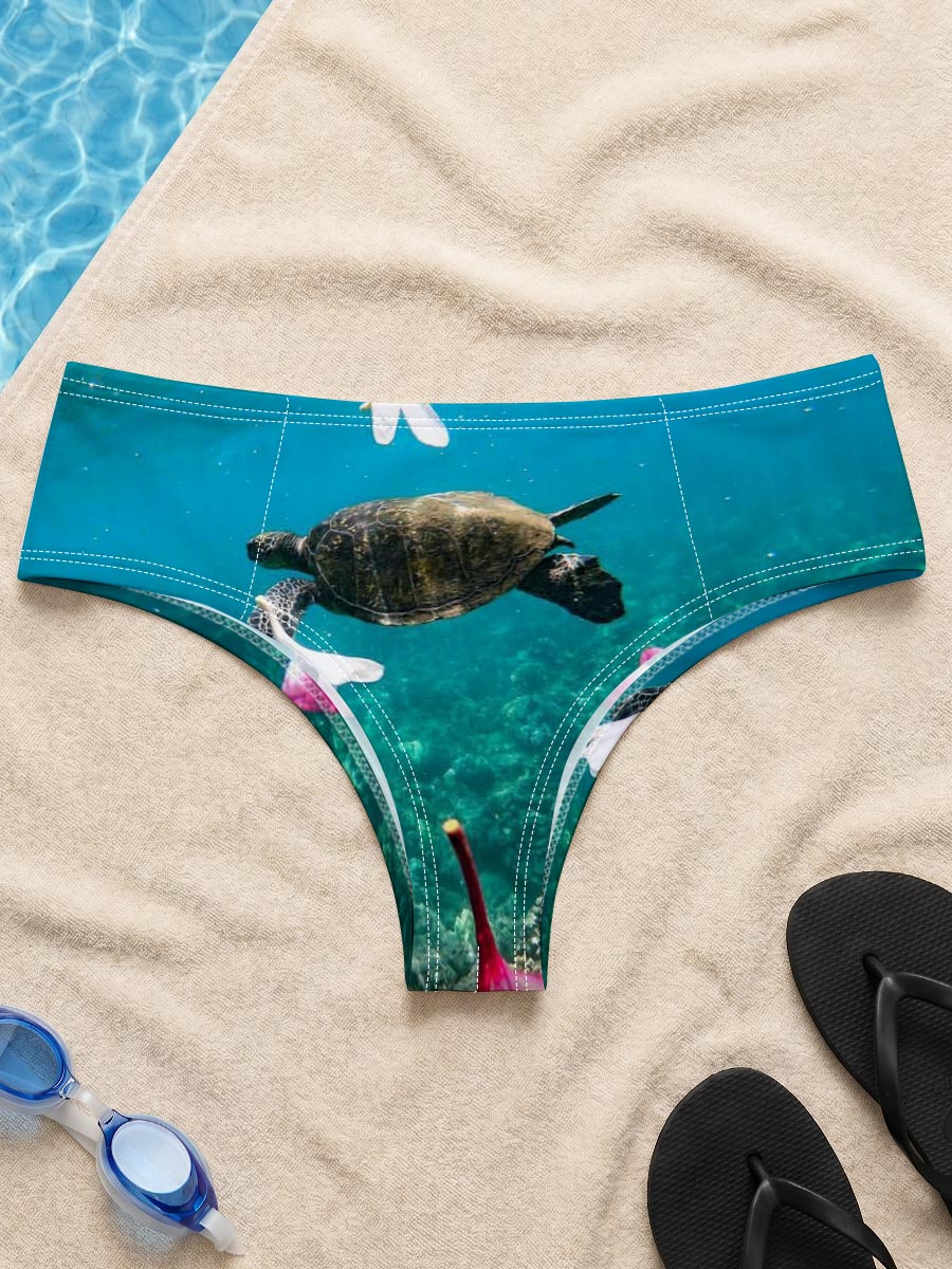 Sea Turtle Swimming Among Floating Flowers Underwater -  Men's swim trunks