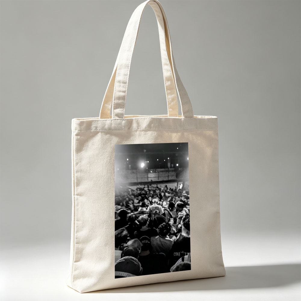 Billie Eilish Live Concert Crowd Shot in Black and White - Canvas tote bags