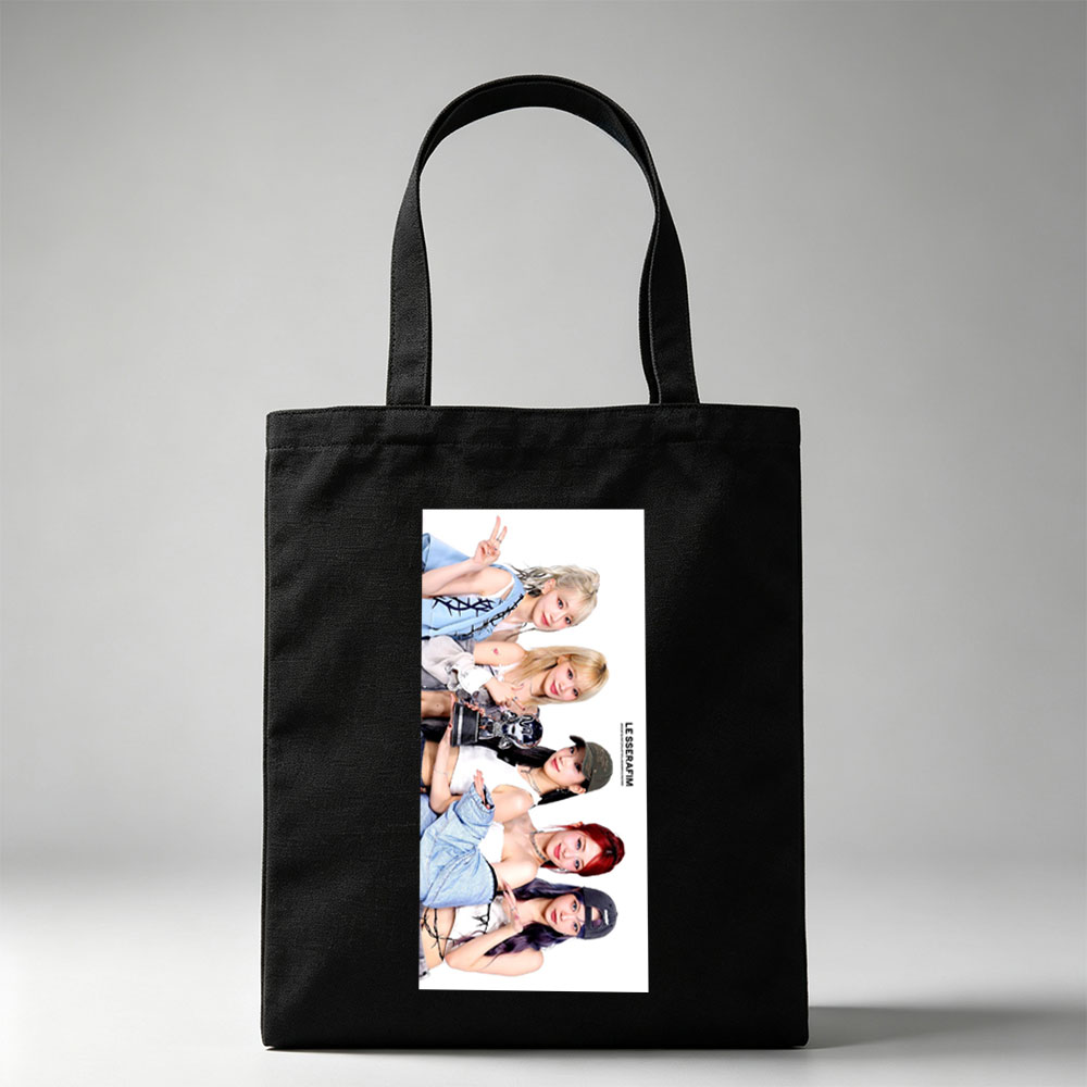 LE SSERAFIM Group Photo - Five Members Posing in Stylish Outfits with Dynamic Expressions and Accessories - Canvas tote bags