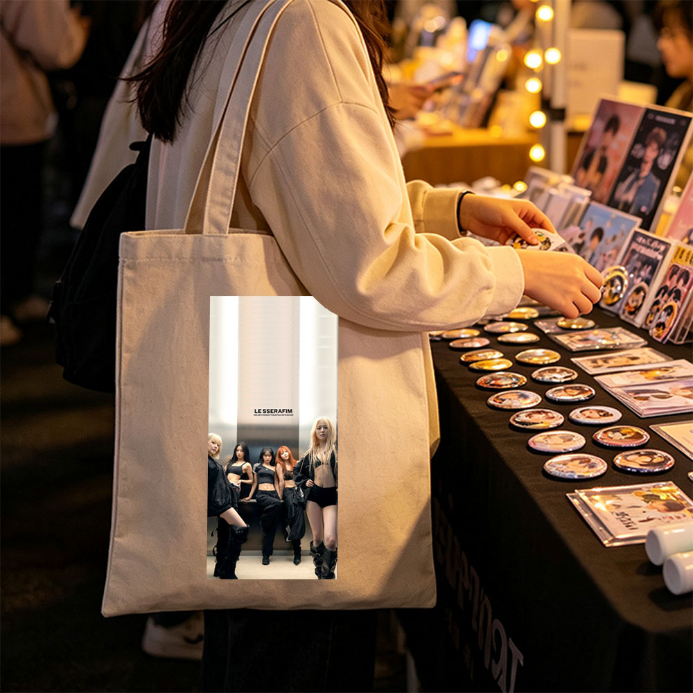 LE SSERAFIM Group Pose in Edgy Black Outfits Against Modern Wall Background - Canvas tote bags