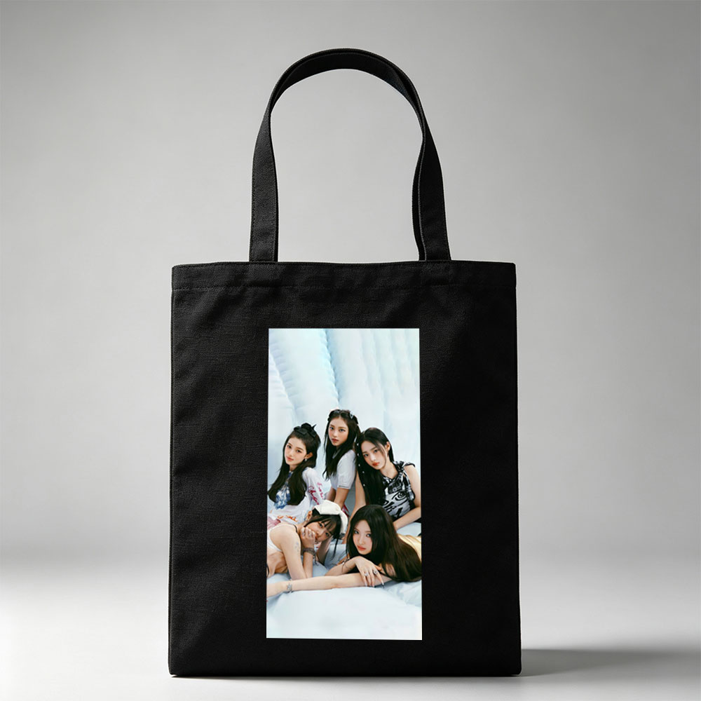 NewJeans Group Photo on Soft Blue Background with Casual Outfits and Relaxed Poses - Canvas tote bags