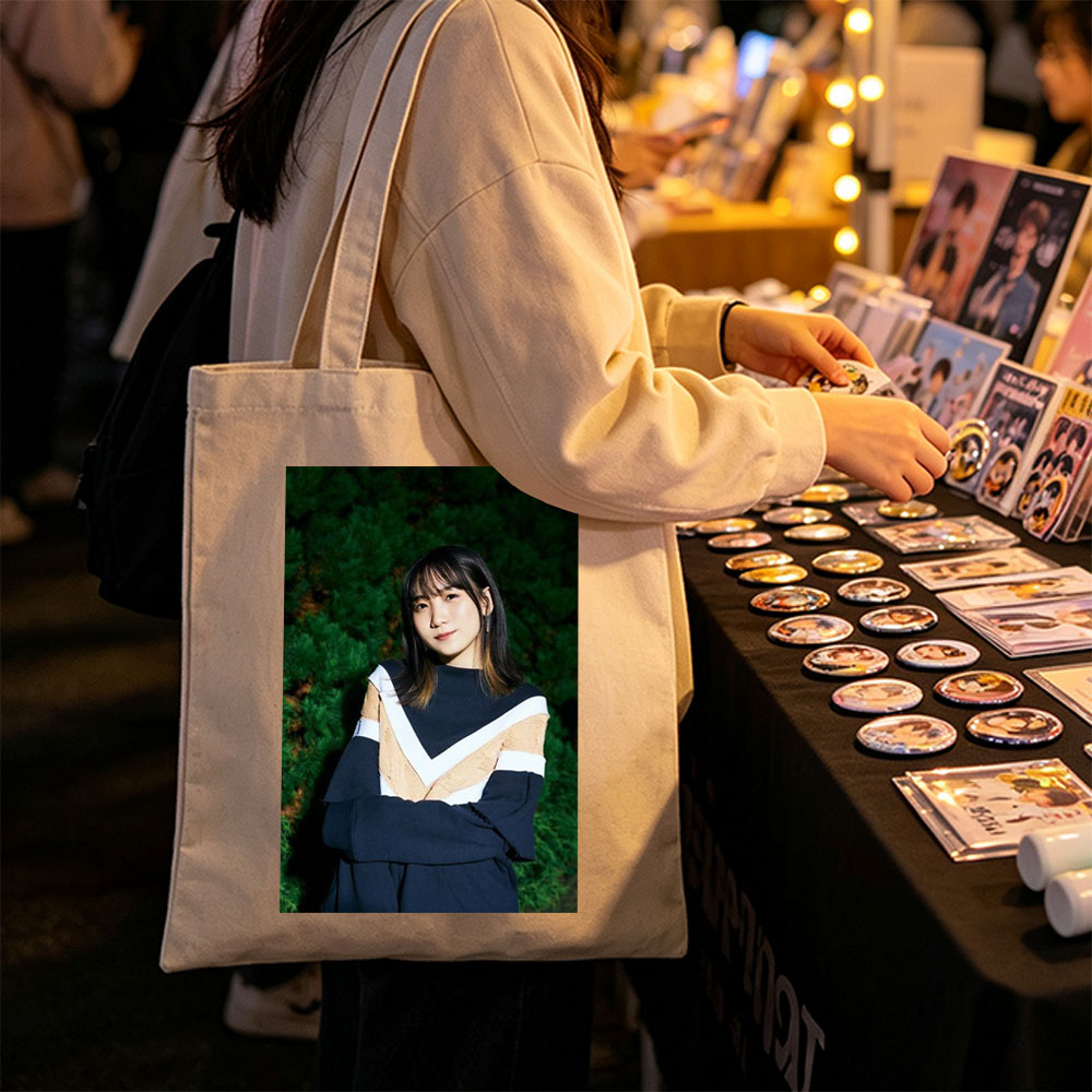 Yui Aragaki in a Stylish Outdoor Portrait with Arms Crossed Against Greenery Background - Canvas tote bags