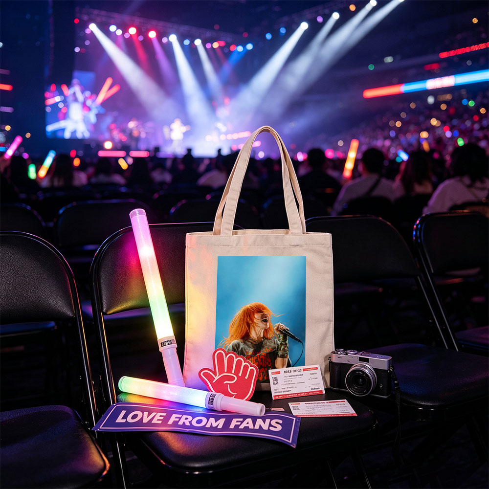Paramore's Hayley Williams on Stage Singing with Passionate Energy - Canvas tote bags