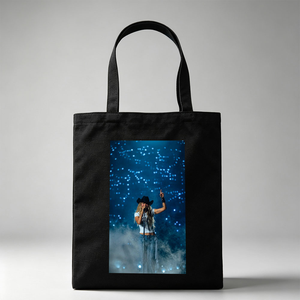 Miranda Lambert on Stage Performing with a Microphone and Cowboy Hat Under Blue Lights - Canvas tote bags