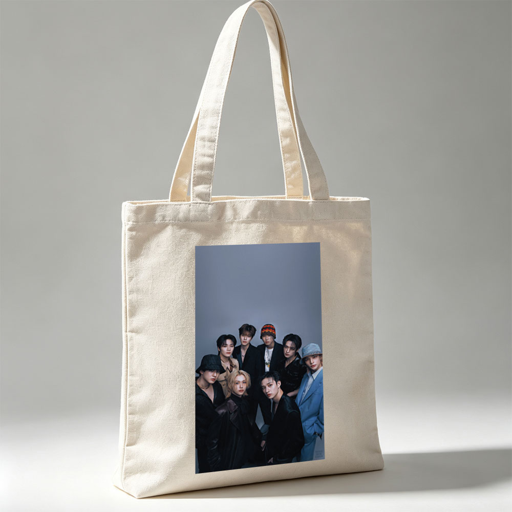 Stray Kids Group Photo - Seven Members in Stylish Outfits Against a Gray Background - Canvas tote bags