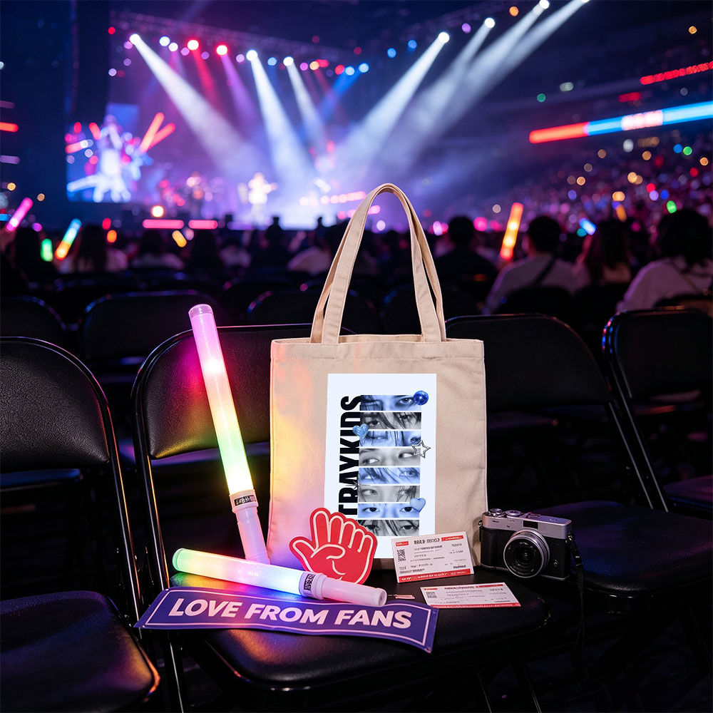 Stray Kids Eyes Close-Up Blue Toned Portrait with Stars and Hearts - Canvas tote bags
