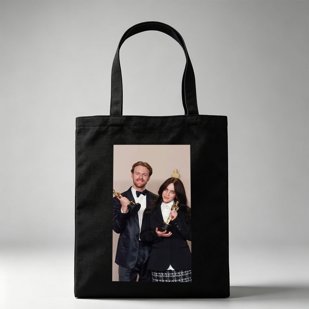 Billie Eilish and Finneas O'Connell at Oscars 2022 Holding Golden Statuettes - Canvas tote bags