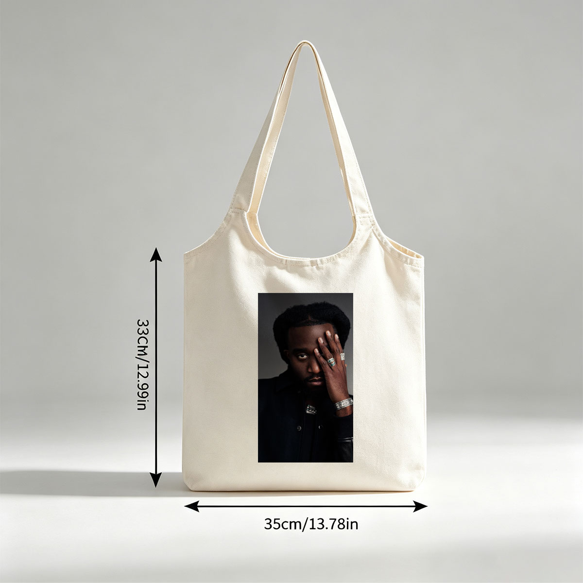 Kendrick Lamar Portrait with Hand on Face and Silver Jewelry - Canvas shoulder bags/