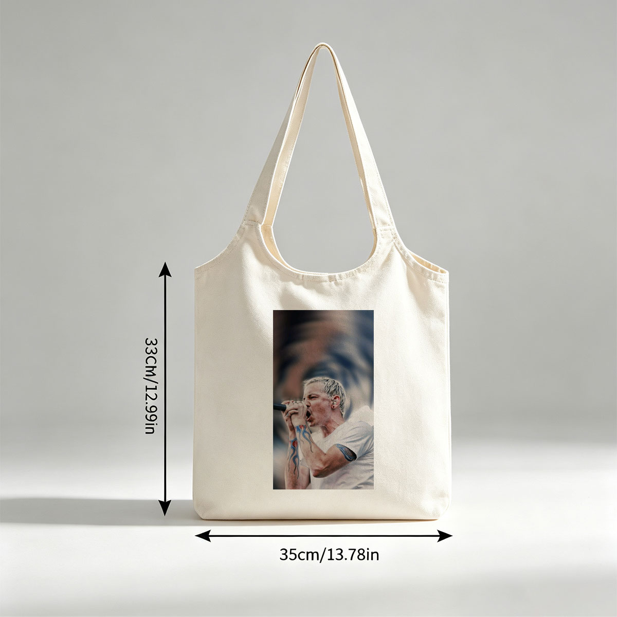 Blink-182 Lead Singer Performing with Microphone and Tattooed Arms - Canvas shoulder bags/