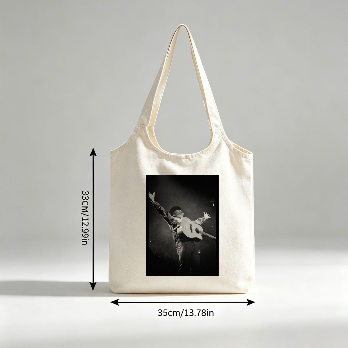 Johnny Cash Performing on Stage with Acoustic Guitar and Arms Raised - Canvas shoulder bags/
