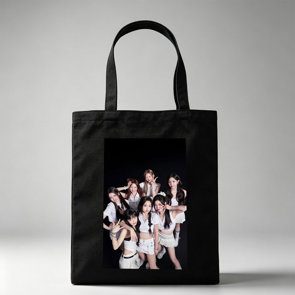 Kep1er Group Photo in White Outfits on Black Background - Canvas tote bags