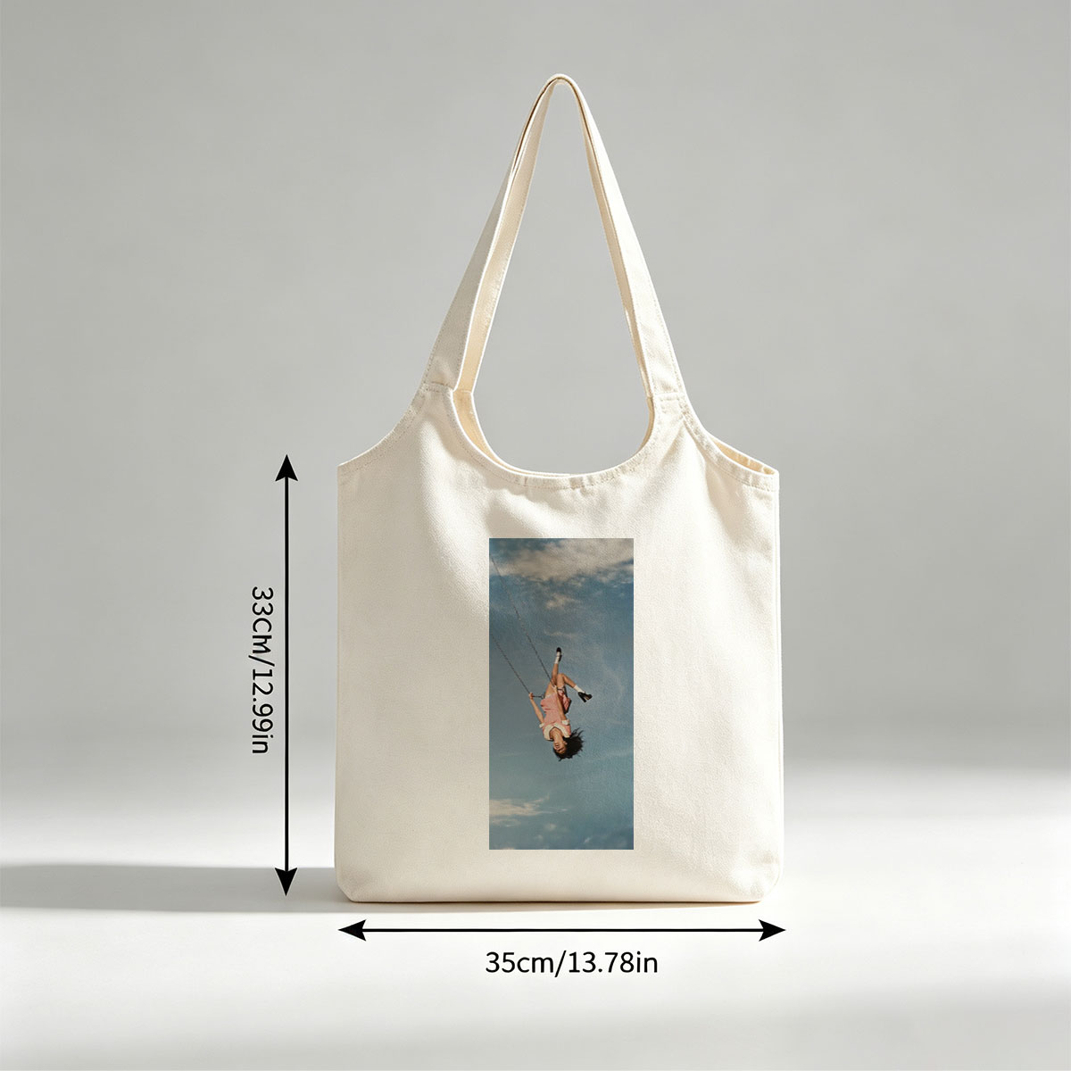 Taylor Swift Swinging on a Chain Against a Blue Sky - Canvas shoulder bags/