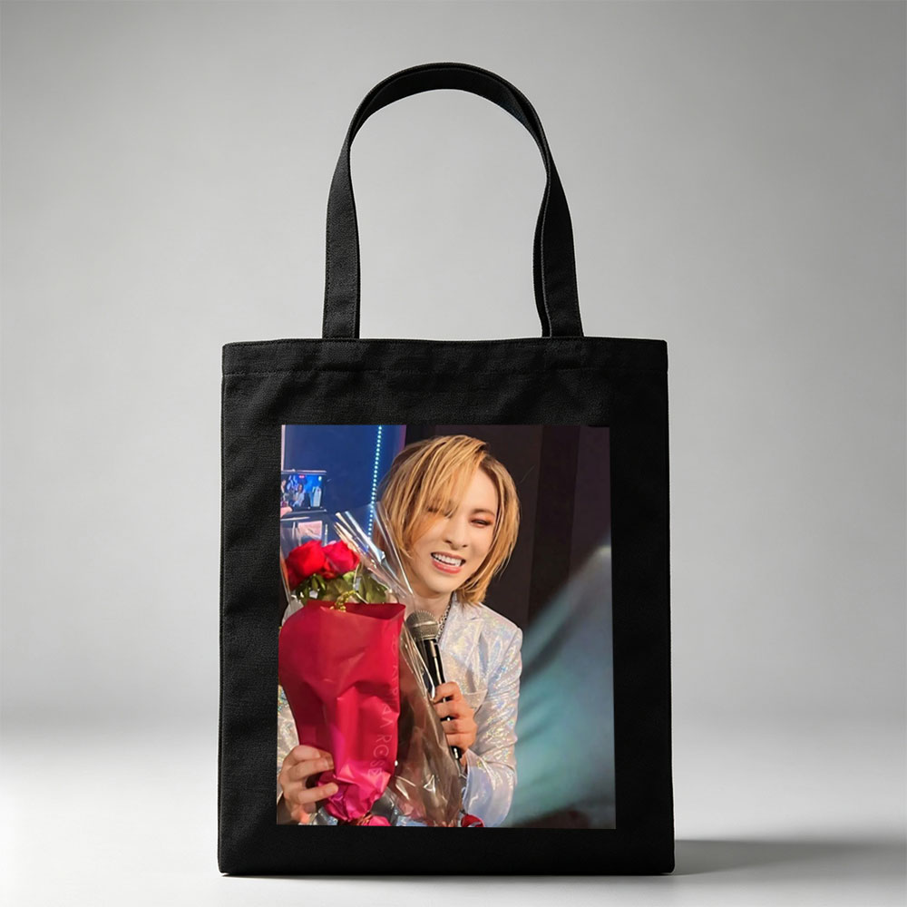 Gackt Holding Red Roses on Stage with Microphone - Canvas tote bags