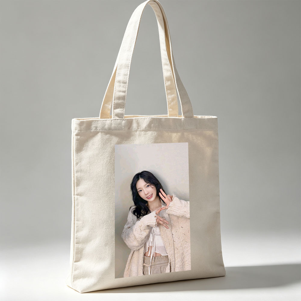 Lee Su-jeong in a Cozy Outfit Making a Peace Sign Pose - Canvas tote bags