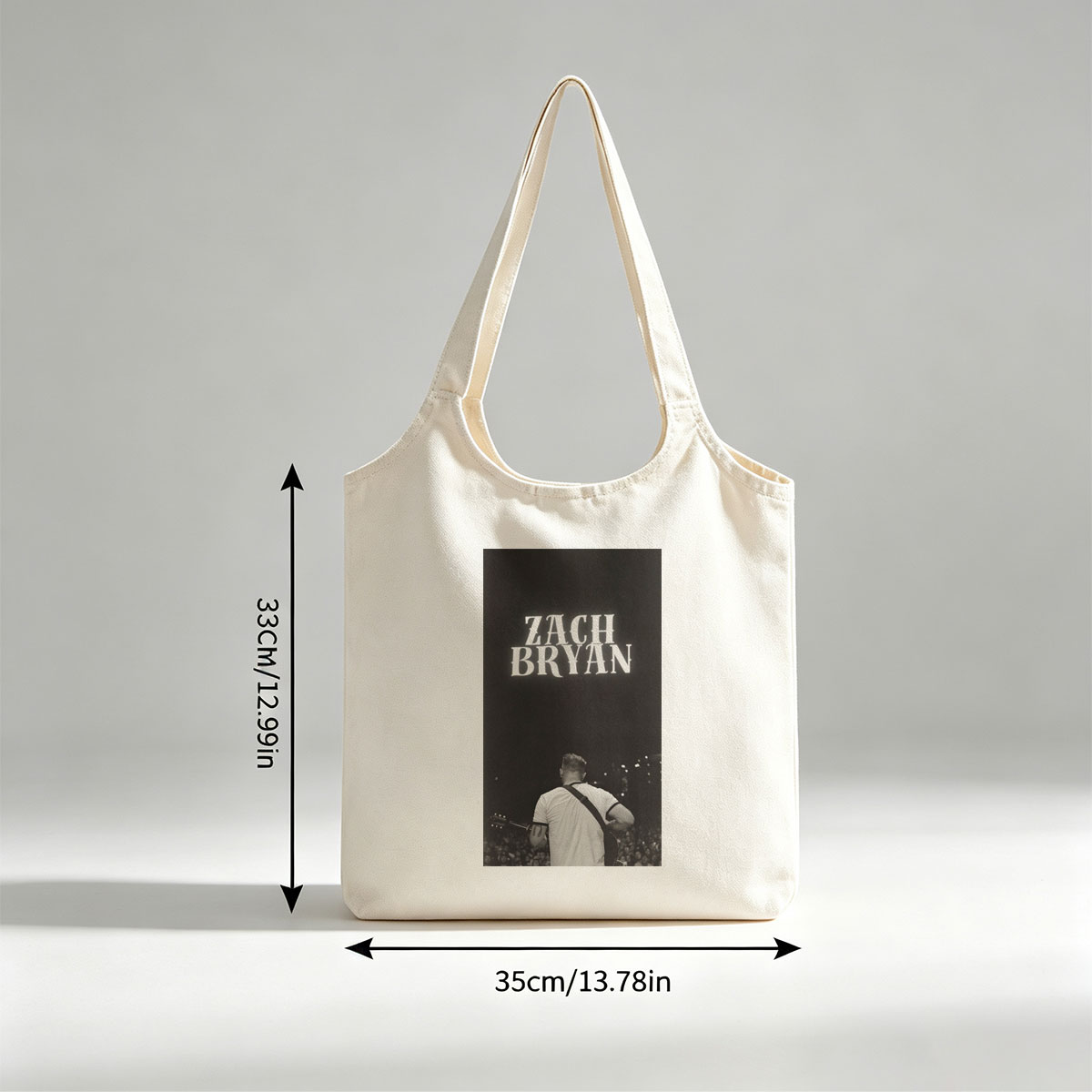 Zach Bryan Live Performance on Stage with Guitar and Crowd in Black and White - Canvas shoulder bags/