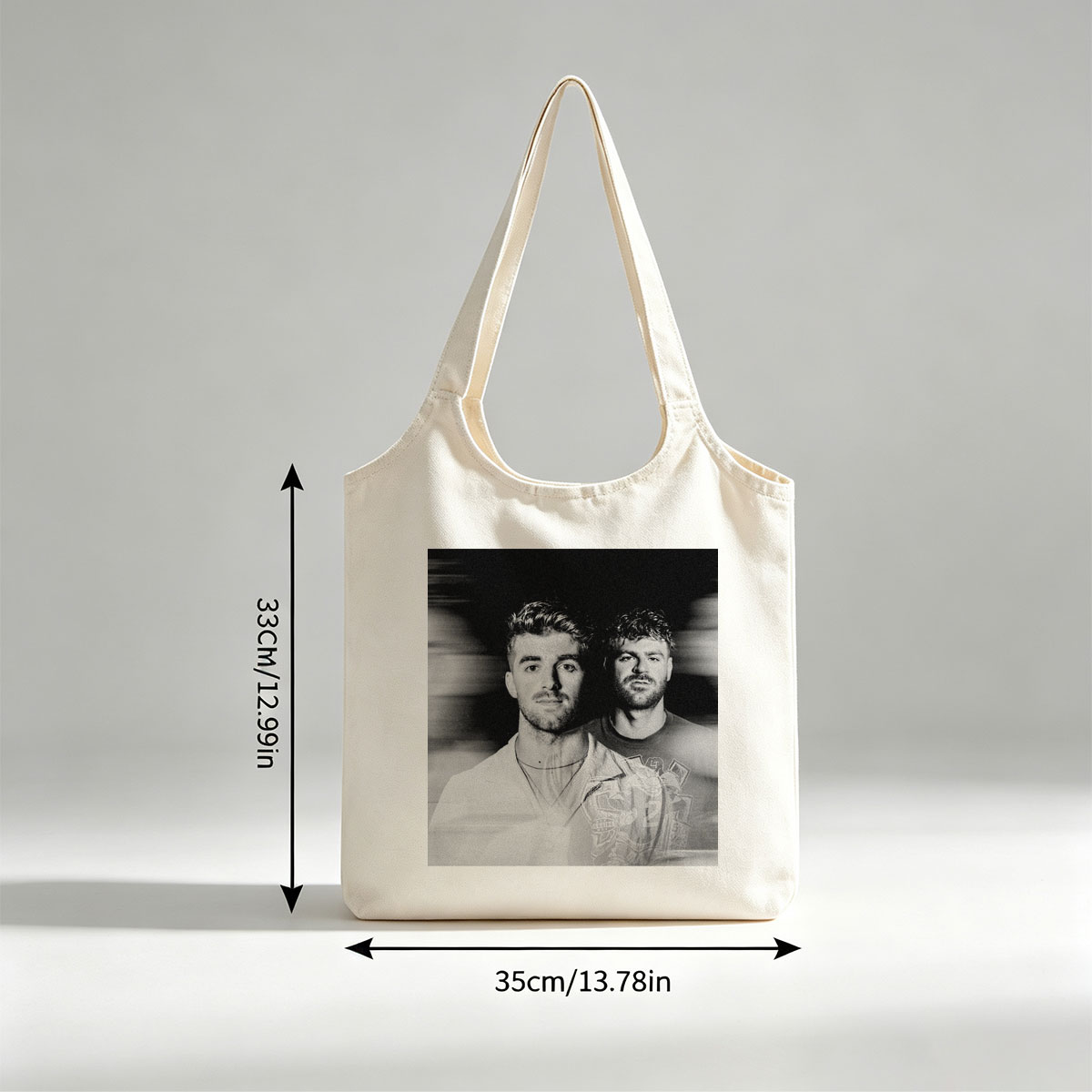 Liam Payne and a Friend in a Black-and-White Portrait with Blurred Background - Canvas shoulder bags/