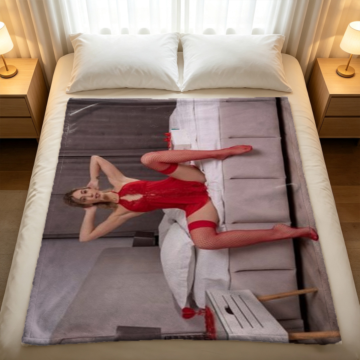 Nude blonde on wooden table - Blanket