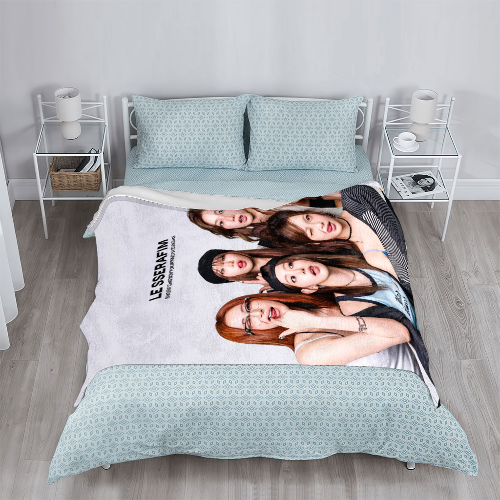 LE SSERAFIM Group Photo with Members in Casual Outfits and Playful Poses - Blankets