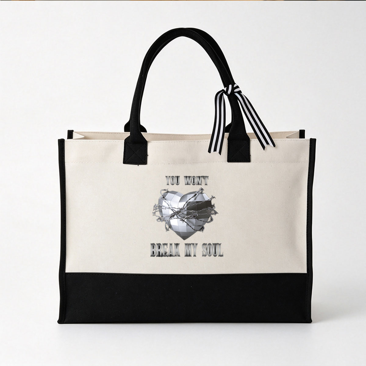 You Won't Break My Soul: Heart Wrapped in Barbed Wire - Canvas patchwork gift tote bag
