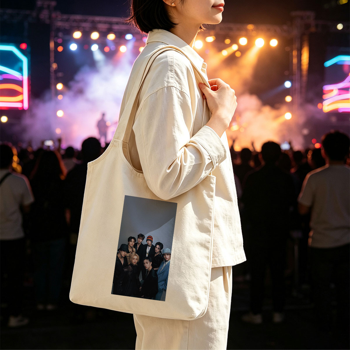 Stray Kids Group Photo - Seven Members in Stylish Outfits Against a Gray Background - Canvas shoulder bags/