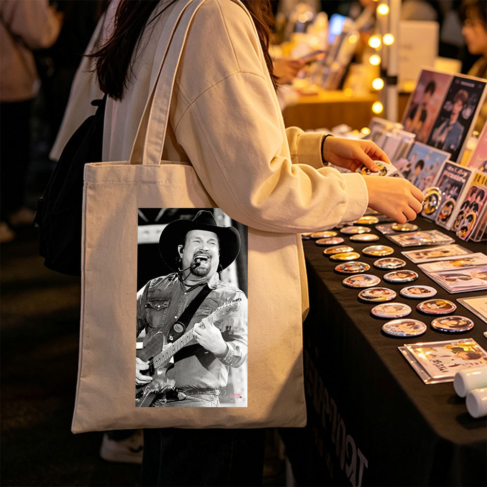 Garth Brooks Performing Live with Guitar and Cowboy Hat in Black and White Photo - Canvas tote bags