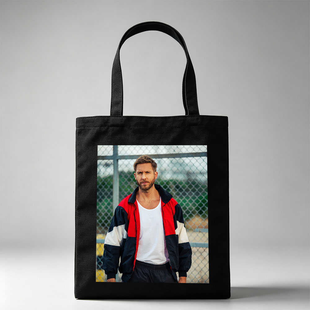 Ryan Gosling in Urban Outfit Standing by Chain-Link Fence - Canvas tote bags