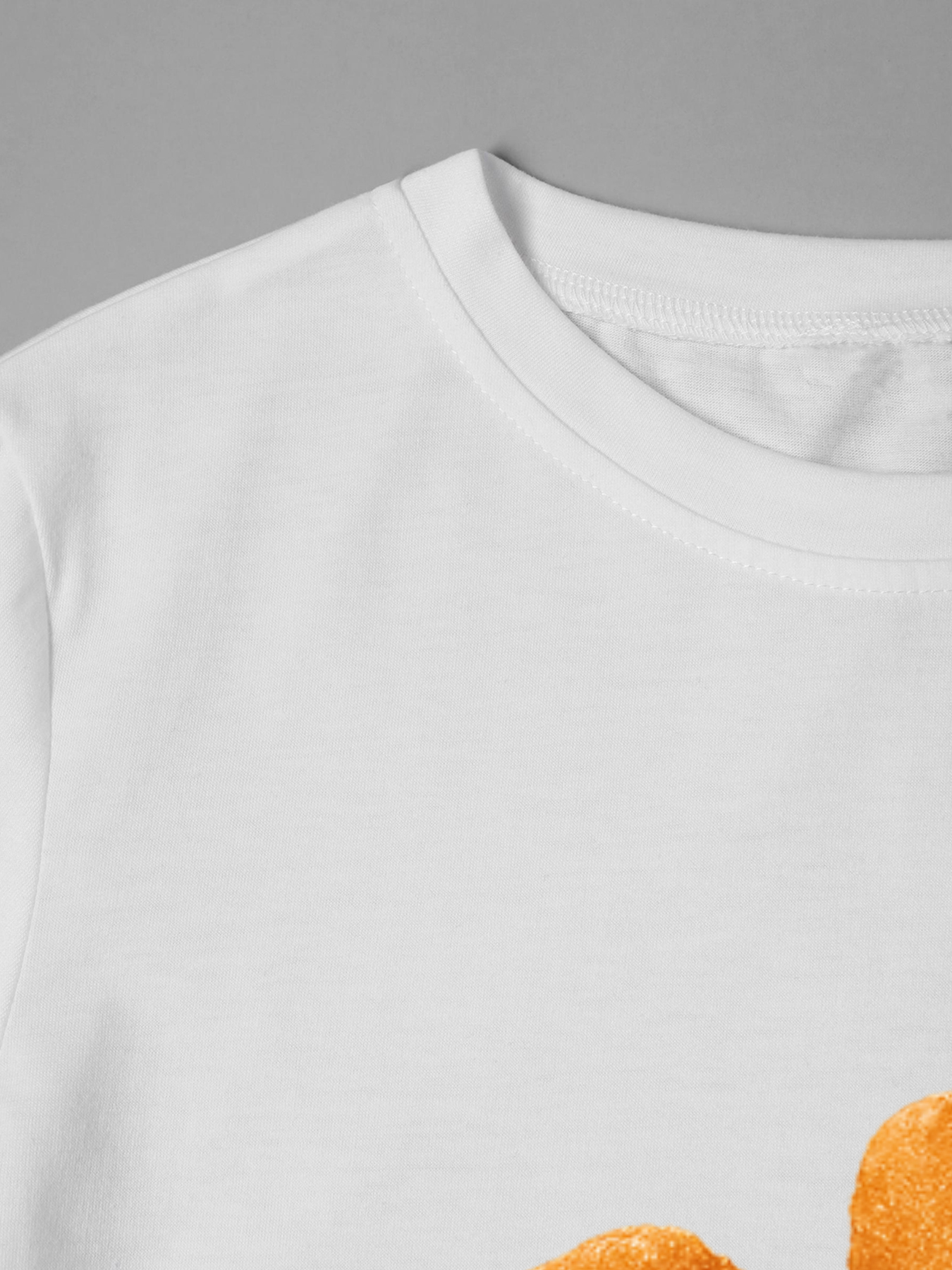 Men's Printed T-Shirt Powered by Chicken Nuggets Graphic Design Casual Round Neck Summer Lightweight Breathable Short Sleeve T-Shirt for Food Lovers and Fun-Loving Adults