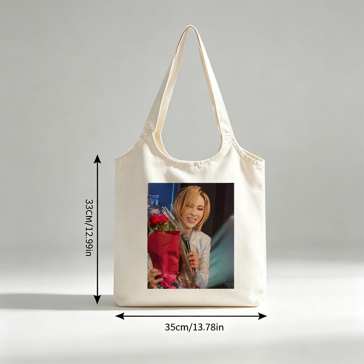 Gackt Holding Red Roses on Stage with Microphone - Canvas shoulder bags/
