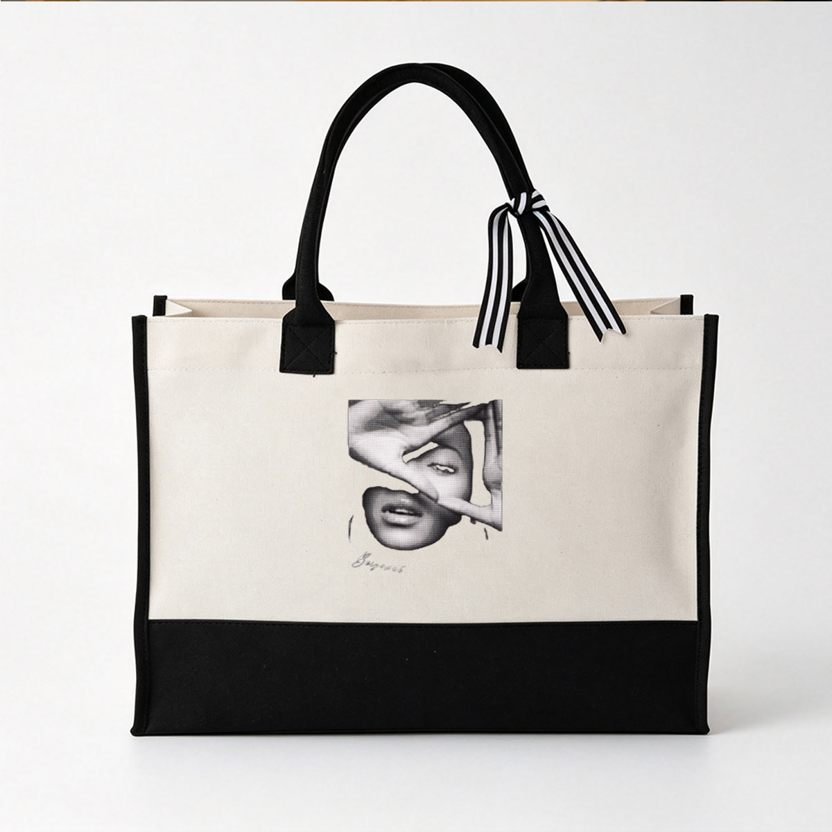 Beyoncé: Iconic Portrait in Halftone Art Style - Canvas patchwork gift tote bag