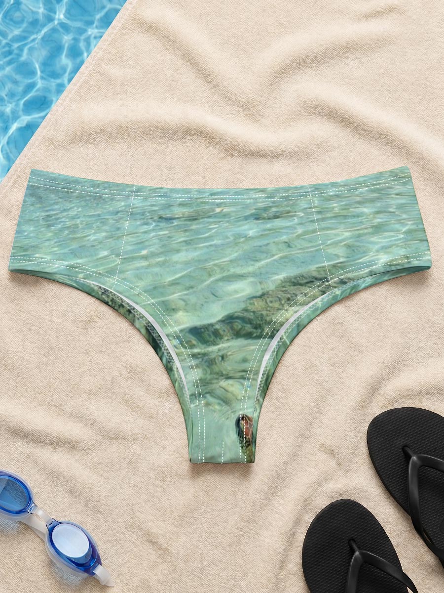 Sea Turtle Swimming in Crystal Clear Waters Near Sandy Beach -  Men's swim trunks