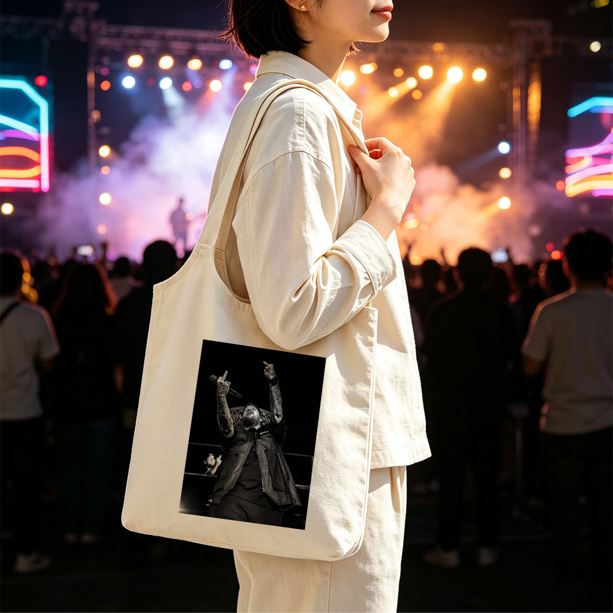 Luke Combs Performing on Stage with Tattooed Arms Raised in Black and White Photo - Canvas shoulder bags/