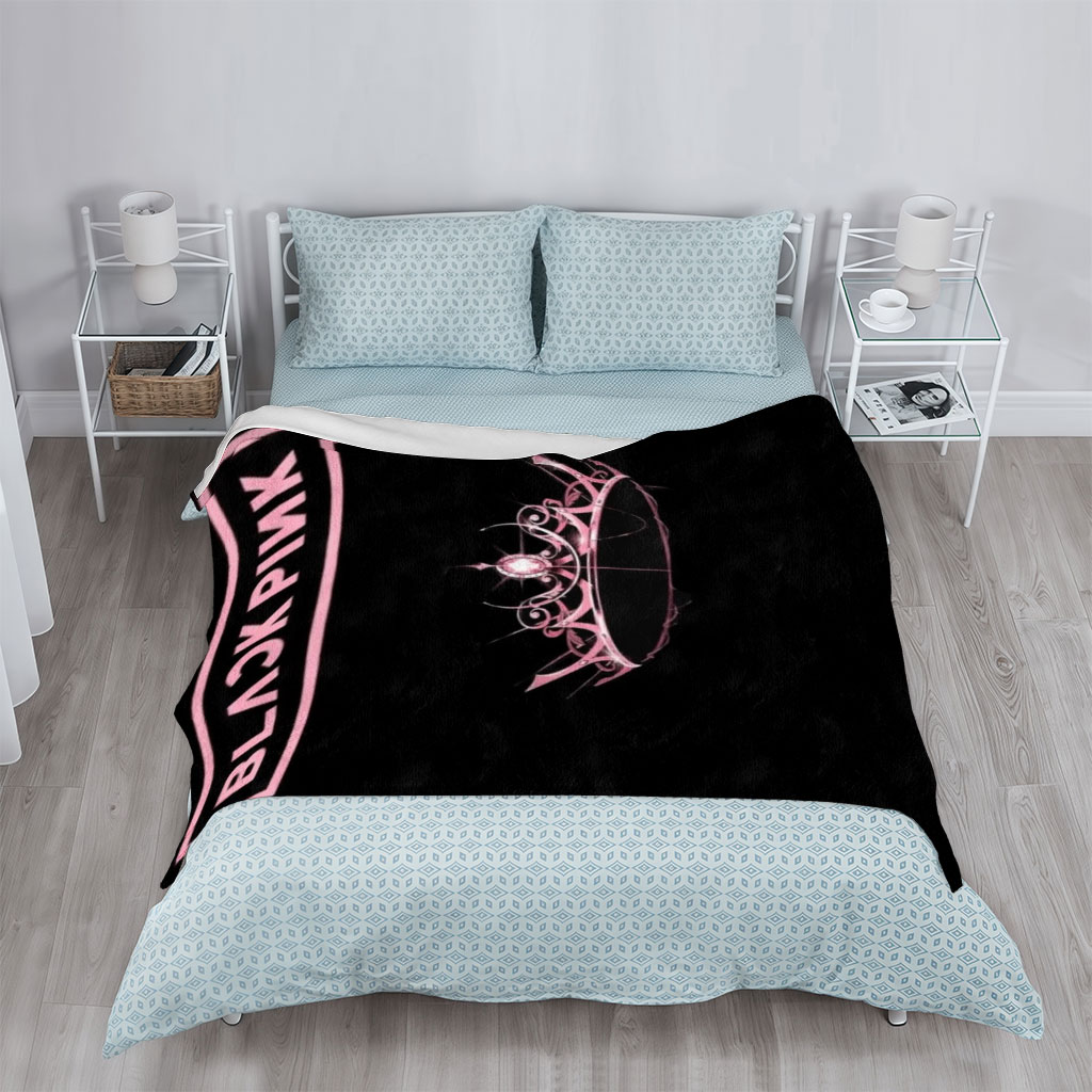 BLACKPINK Crown Logo on Black Background - Blankets