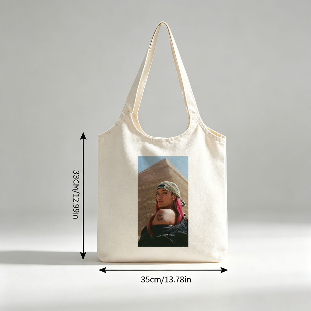 Doja Cat in Egypt with Pyramid Background and Pink Hair - Canvas shoulder bags/