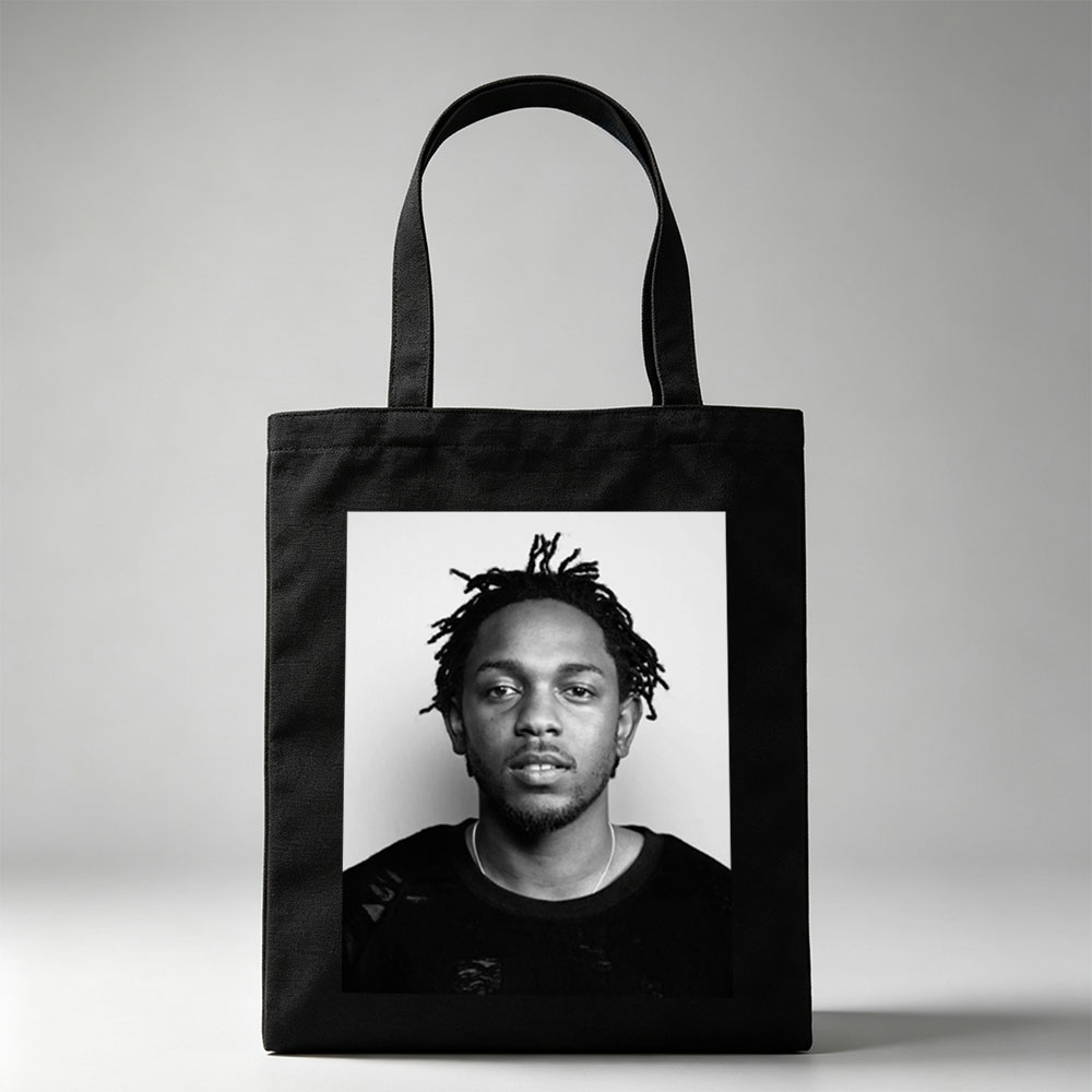 Kendrick Lamar Portrait in Black and White with Dreads and Neutral Expression - Canvas tote bags