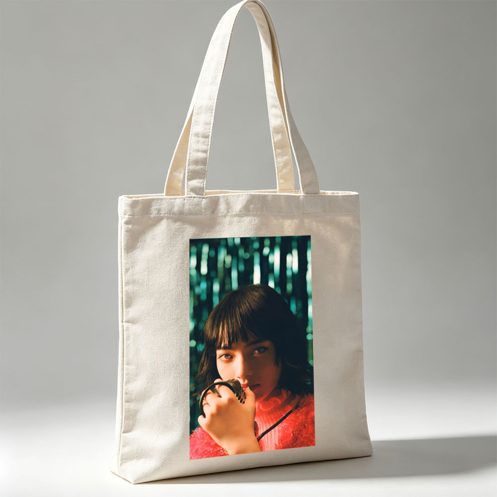 Smallville Actress Allison Mack in a Striking Red Outfit Holding a Microphone Against a Glittering Background - Canvas tote bags