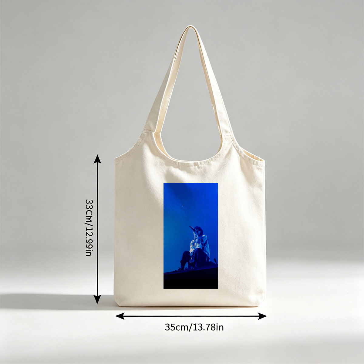 Troye Sivan Performing on Stage Under Blue Lighting - Canvas shoulder bags/