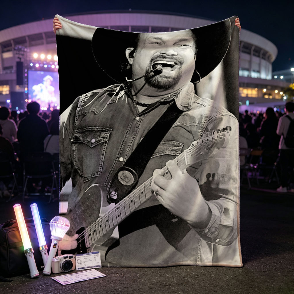 Garth Brooks Performing Live with Guitar and Cowboy Hat in Black and White Photo - Blankets