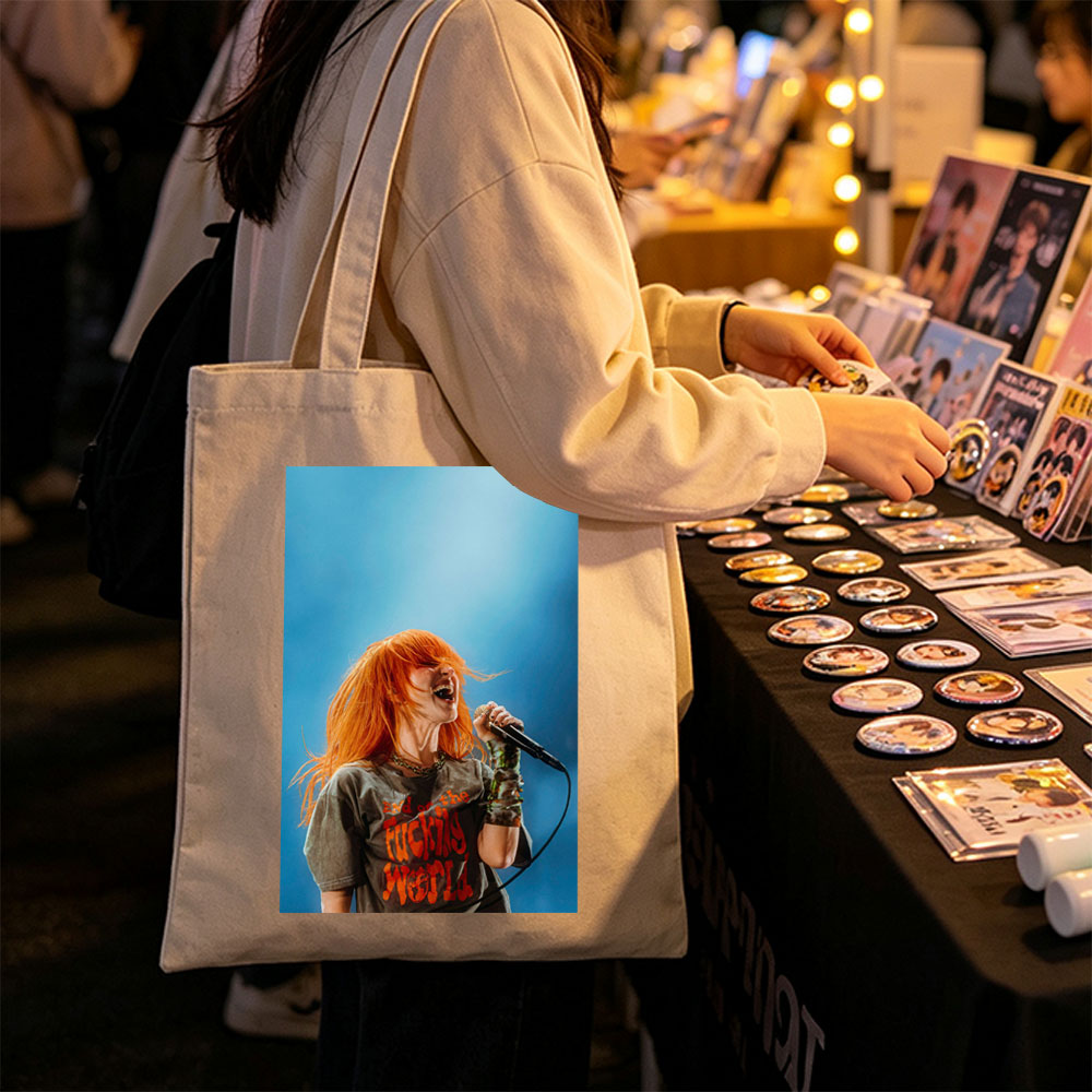Paramore's Hayley Williams on Stage Singing with Passionate Energy - Canvas tote bags