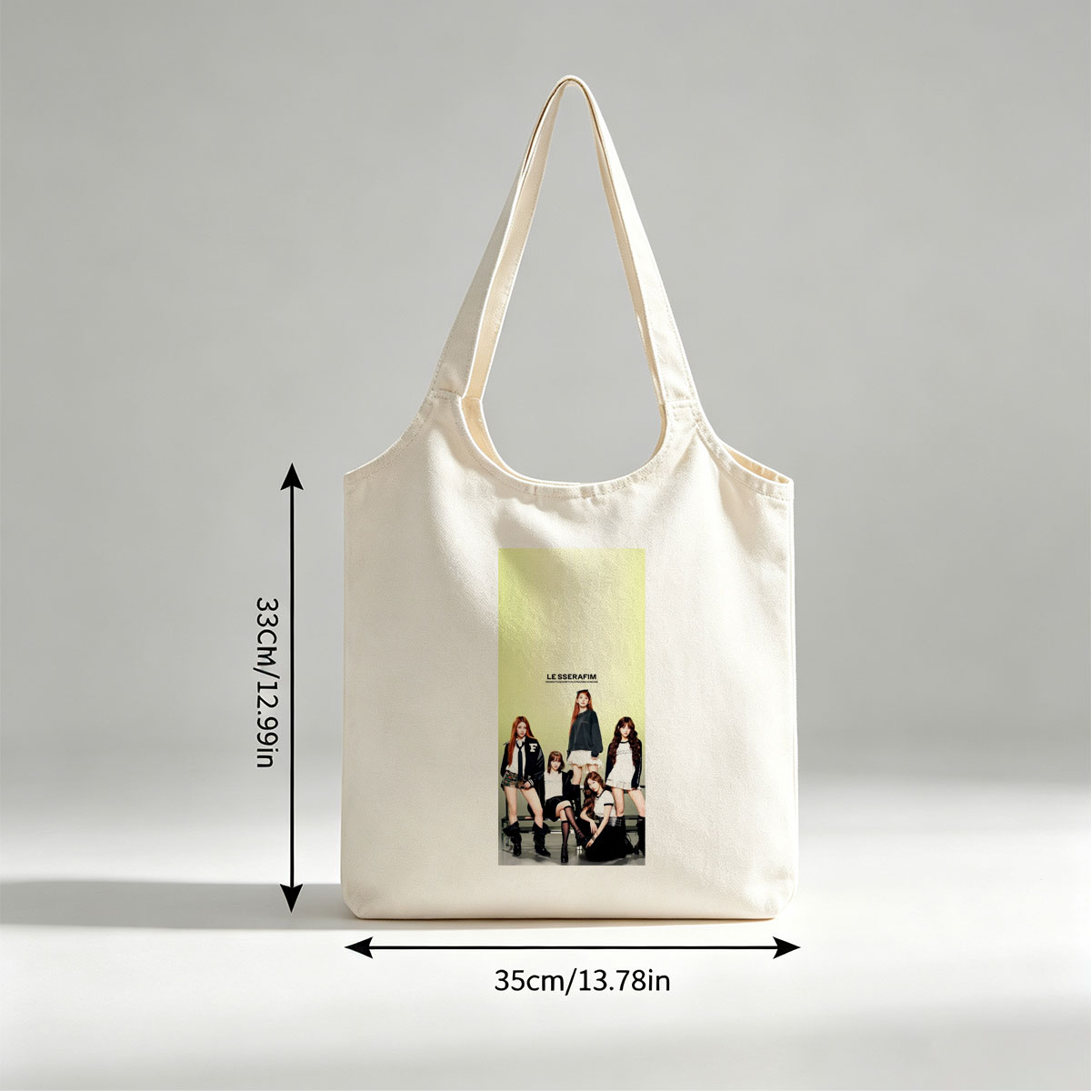 LE SSERAFIM Group Photo in School-Inspired Outfits on a Bright Green Background - Canvas shoulder bags/