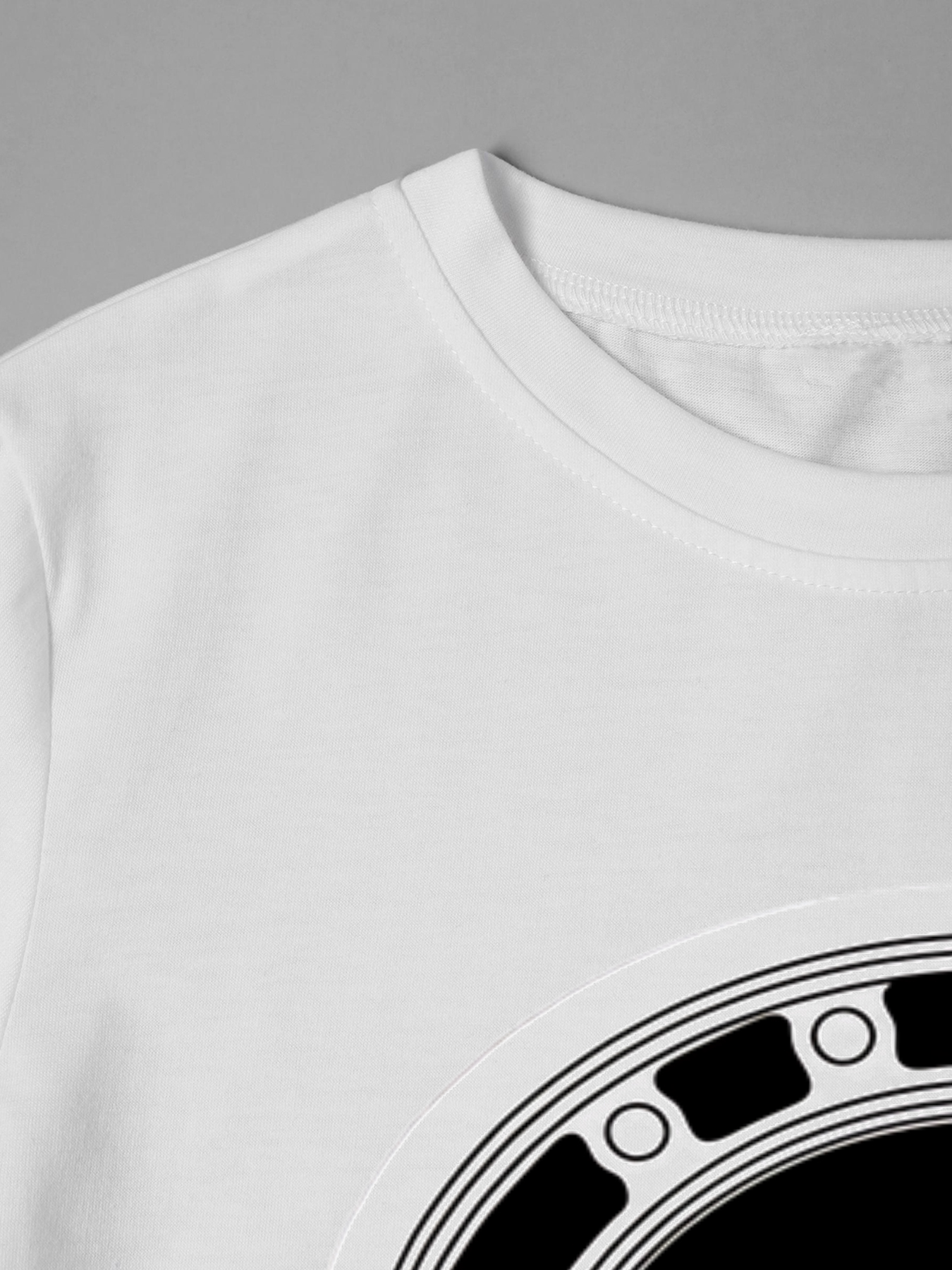 Men's Printed T-Shirt Mechanical Eye Gear Pattern Graphic Round Neck Lightweight Breathable Summer Casual Short Sleeve Tee for Tech Enthusiasts and Engineering Lovers