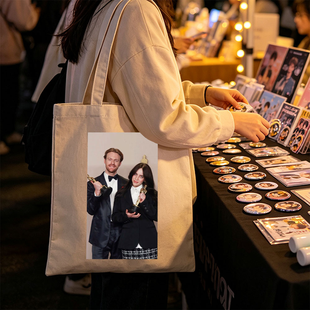 Billie Eilish and Finneas O'Connell at Oscars 2022 Holding Golden Statuettes - Canvas tote bags