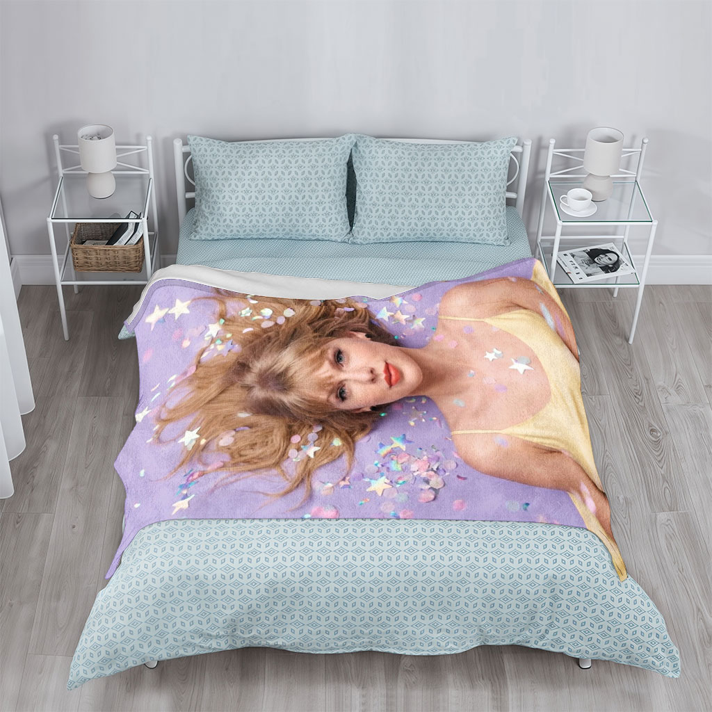 Taylor Swift Lying on Purple Background with Confetti and Stars Around Her Hair - Blankets