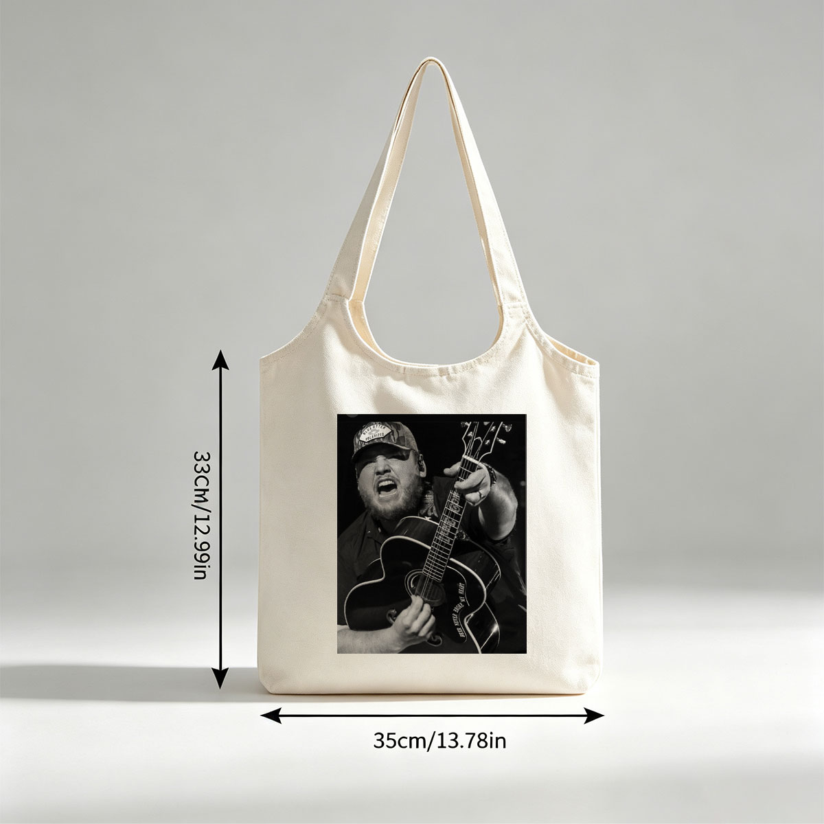 Luke Combs Performing with Acoustic Guitar in Black and White Photo - Canvas shoulder bags/