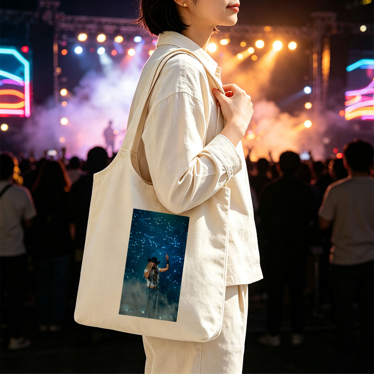 Miranda Lambert on Stage Performing with a Microphone and Cowboy Hat Under Blue Lights - Canvas shoulder bags/