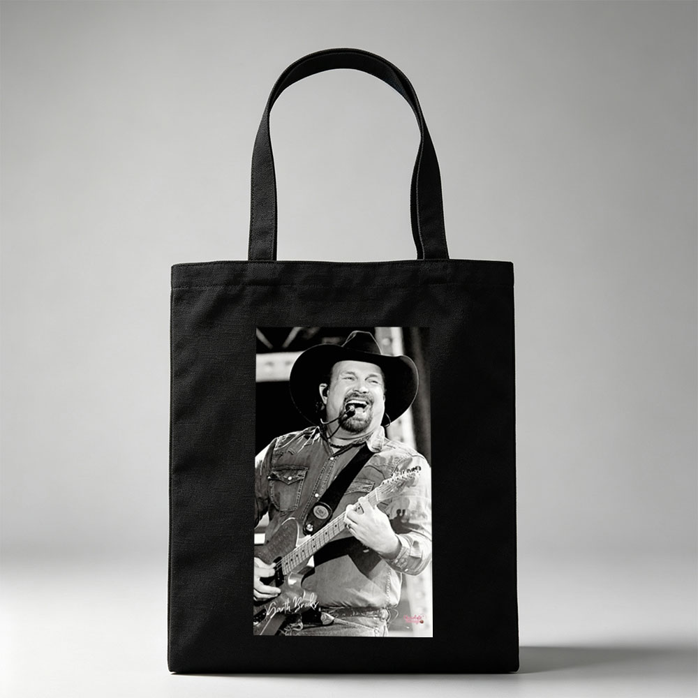 Garth Brooks Performing Live with Guitar and Cowboy Hat in Black and White Photo - Canvas tote bags