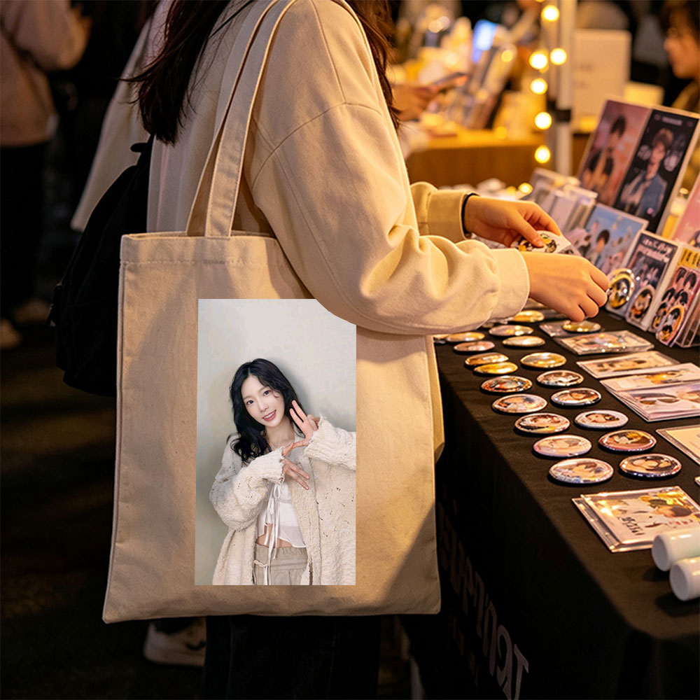 Lee Su-jeong in a Cozy Outfit Making a Peace Sign Pose - Canvas tote bags
