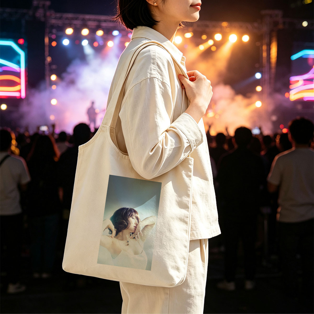 Ayumi Hamasaki in Elegant Pose with Jewelry and Soft Lighting - Canvas shoulder bags/