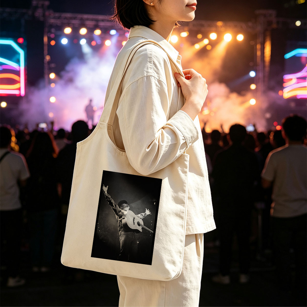 Johnny Cash Performing on Stage with Acoustic Guitar and Arms Raised - Canvas shoulder bags/